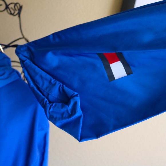 Tommy Hilfiger Women’s Sport Activewear Jacket with Store Away Bag (size S) - Picture 5 of 6